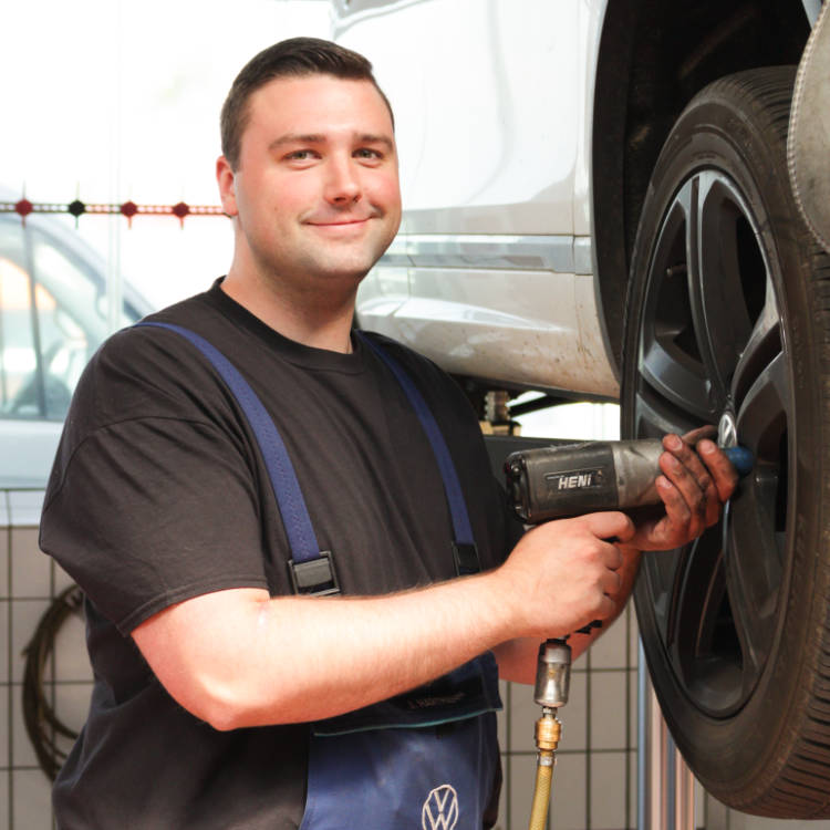Radwechsel Monteur Werkstatt